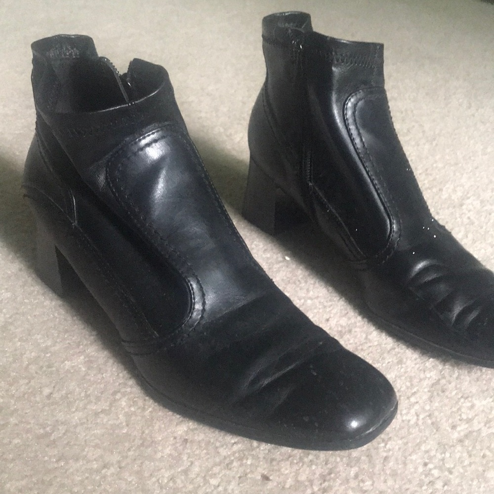 Black heeled boots